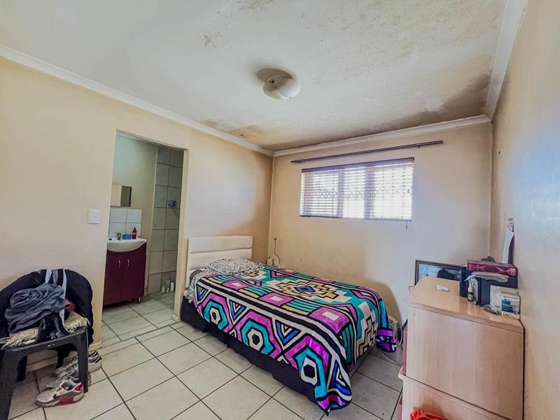 3 Bedroom Property for Sale in Pelikan Park Western Cape